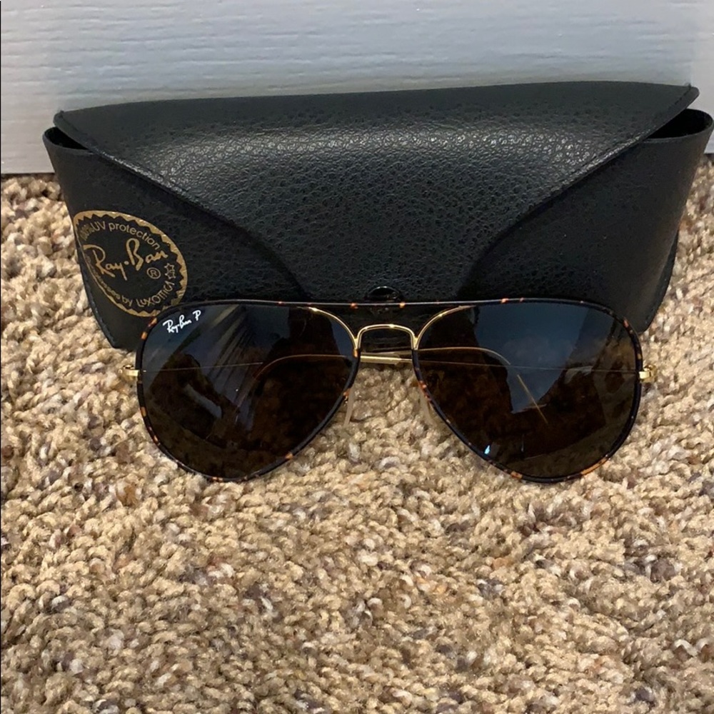Ray-Ban aviators.